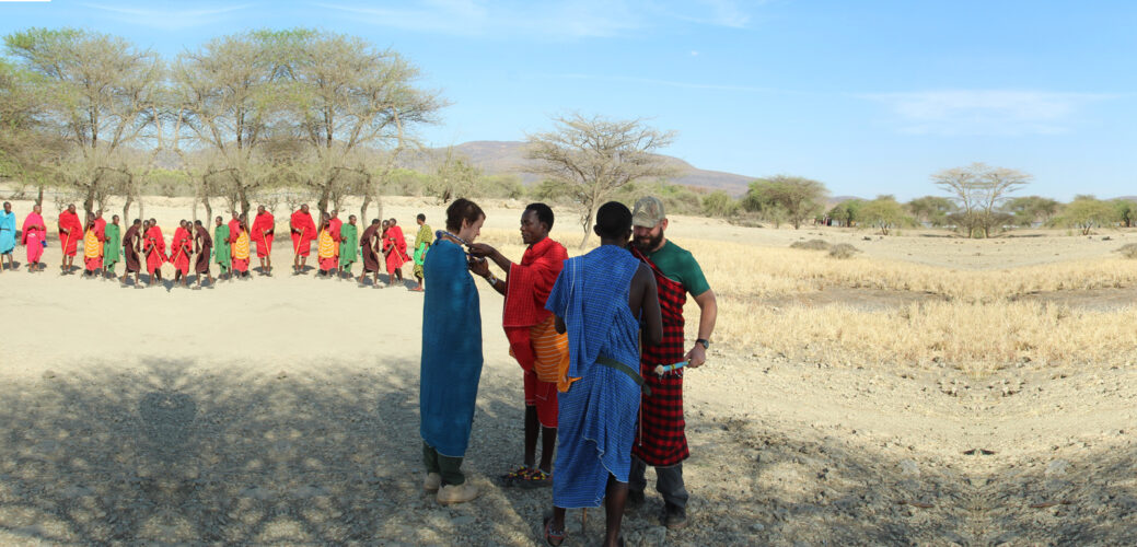 Tourist-preparing-to-learn-the-Masai-Danace